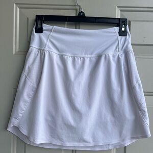 Athleta Run With It 16” Skort White Size XS Built-In Shorts Active Skirt